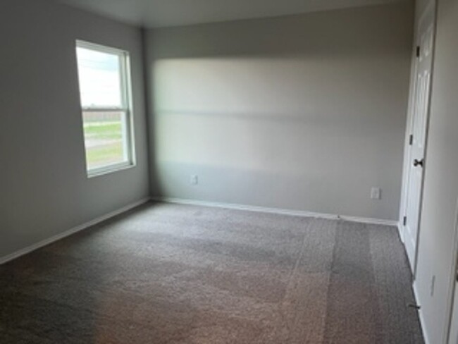 Building Photo - FIRST MONTH FREE - Beautiful New Home!
