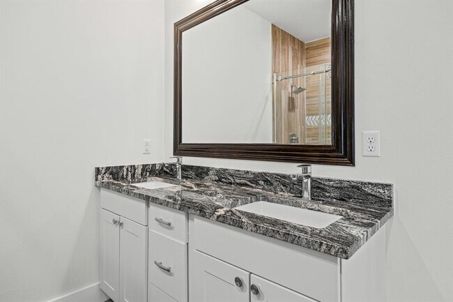 Building Photo - 813 Chihuahua St