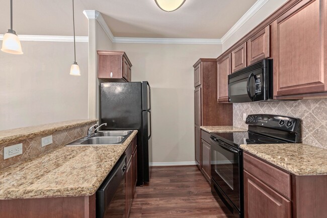 Building Photo - AUGUST PRE-LEASE!!!  Spacious 1 Bed, 1 Bat...
