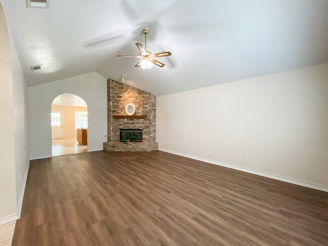 Building Photo - 1663 Lantana Cir