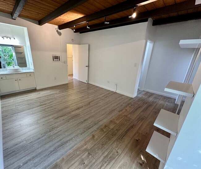Building Photo - 1815 Armour Ln