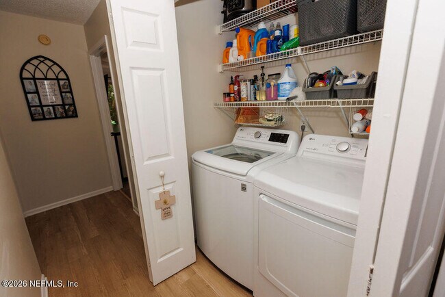 Building Photo - 1324 Independence Dr