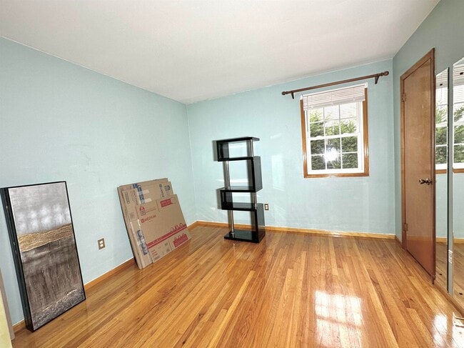 Building Photo - 57 Isabella Ave