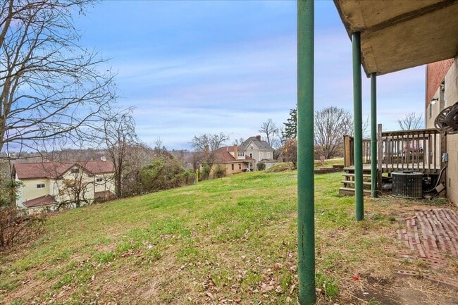 Building Photo - 1303 Cloverdale St