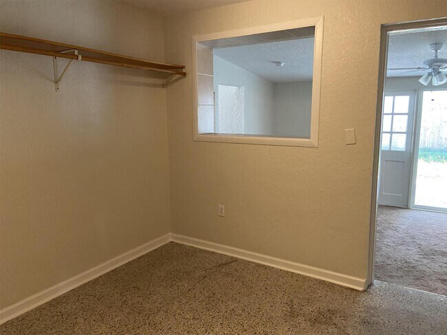 Building Photo - 603 Oakwood Ave