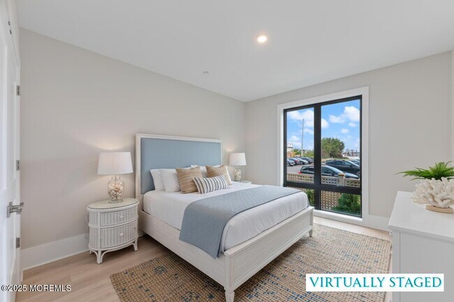 Building Photo - 215 2nd Ave