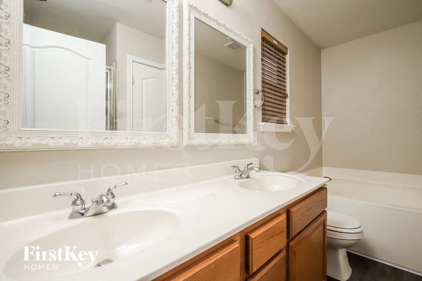 Building Photo - 237 Val Verde Dr