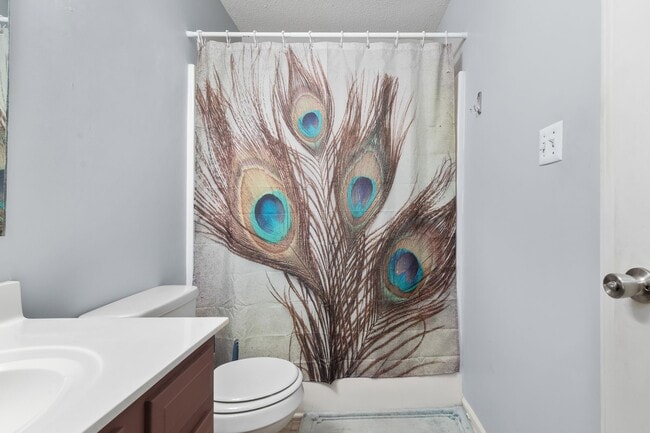 Building Photo - 3 Bedroom 2 Bathroom Home