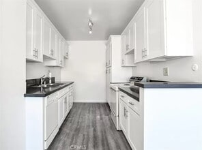 Building Photo - "Chic 1-Bed Oasis with Central Vacuum & Ha...