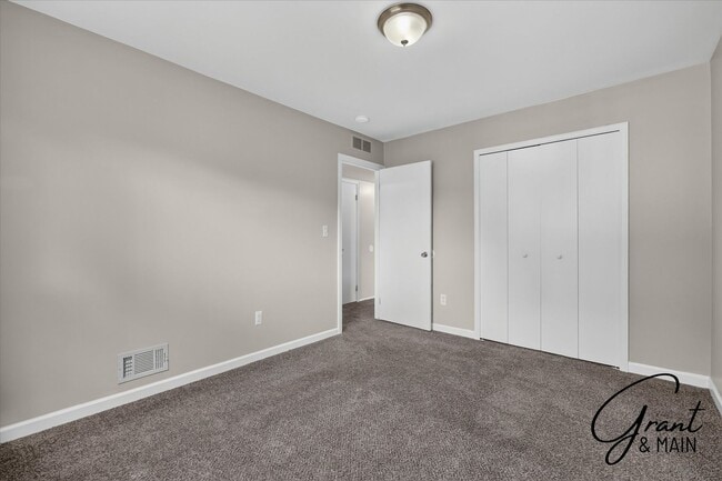 Building Photo - $1550 3 bedrooms