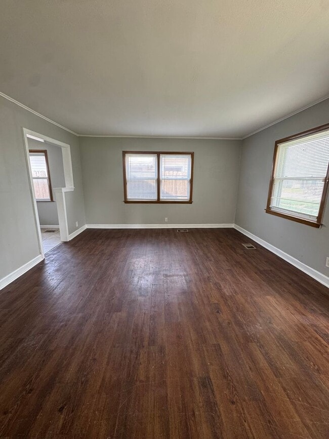 Building Photo - Two bedroom Ranch Style home in Lansing, I...