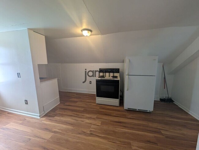 Building Photo - 10711 Joan Ave