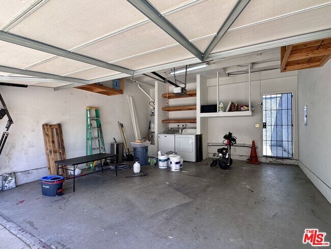 Building Photo - 9939 Topanga Canyon Blvd