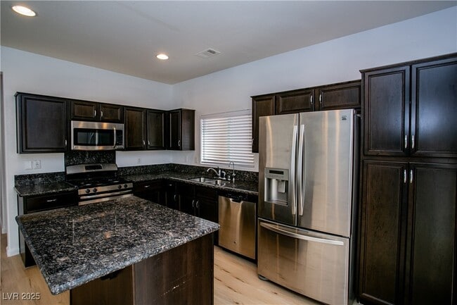 Building Photo - 7927 Bartlett Peak St