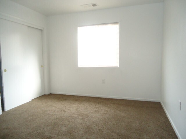 Building Photo - 1986 W Roby Ave