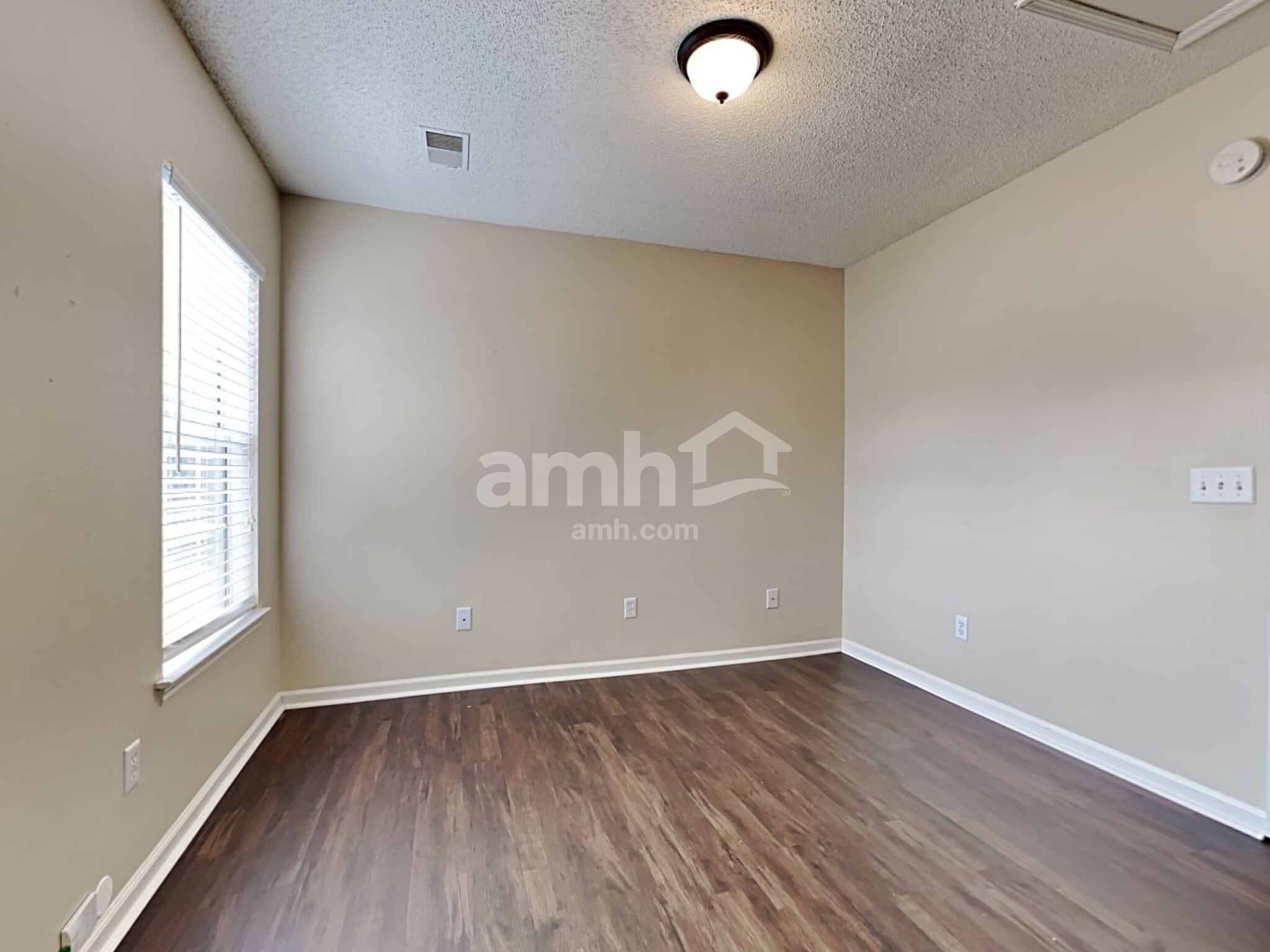 Building Photo - 537 Beverly Dr