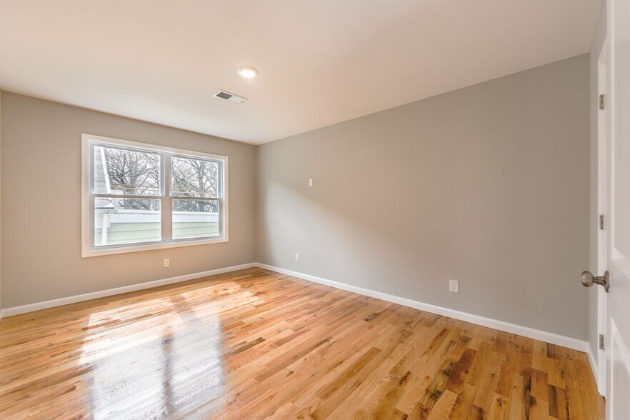 Building Photo - 255 Chadwick Ave