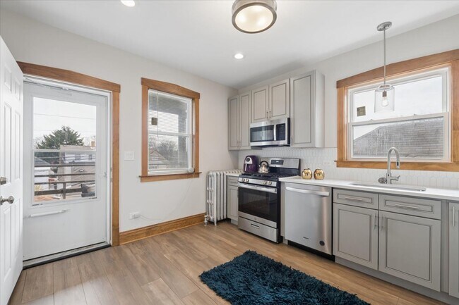 Building Photo - 1341 Ridgeland Ave