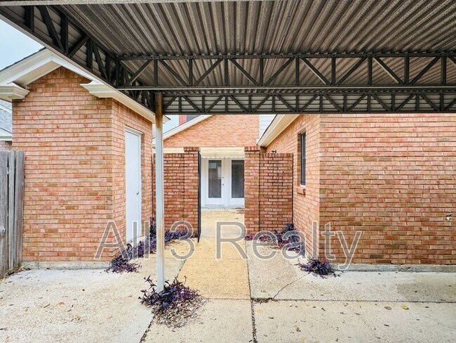 Building Photo - 3107 Sutton Dr