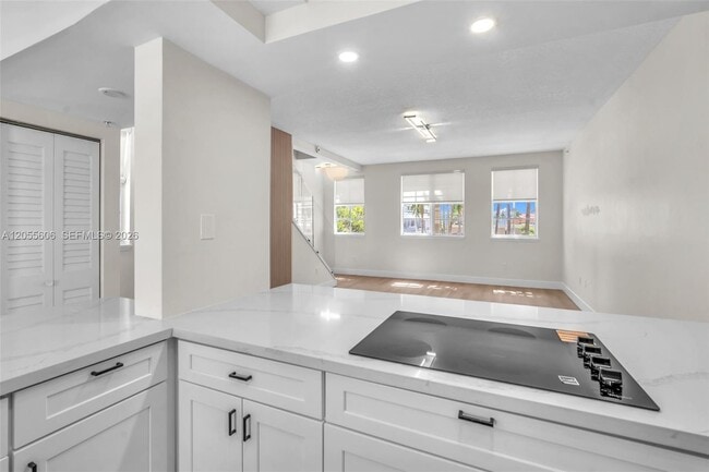 Building Photo - 2065 S Ocean Dr