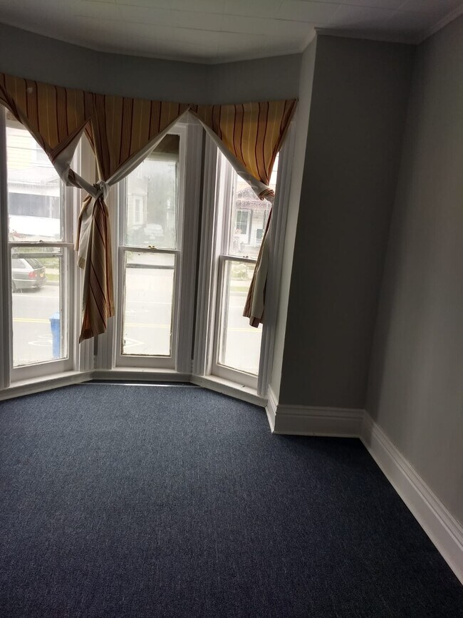 Building Photo - 113 Clifford Ave