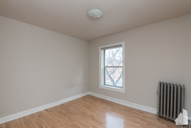 Building Photo - 5665 N Ridge Ave