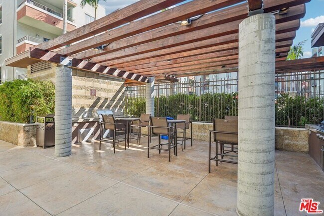 Building Photo - 100 S Alameda St