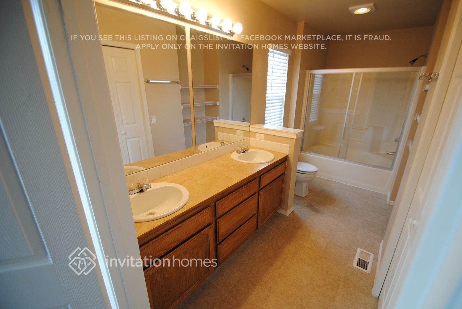 Building Photo - 17804 W Country Club Dr