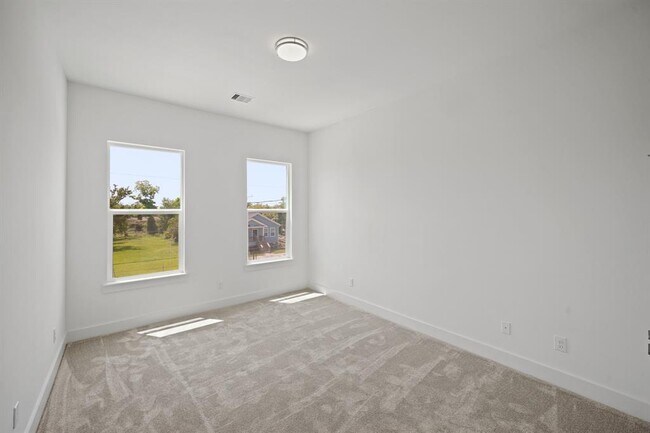 Building Photo - 4914 Lavender St