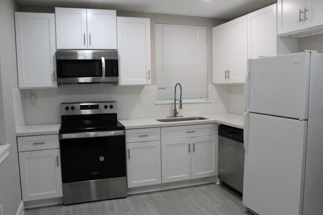 Building Photo - 5305 Southlea St