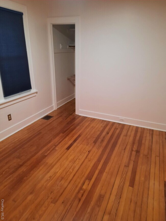 Building Photo - 23 Valley Ave