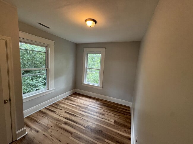 Building Photo - 1331 Ruffner Pl
