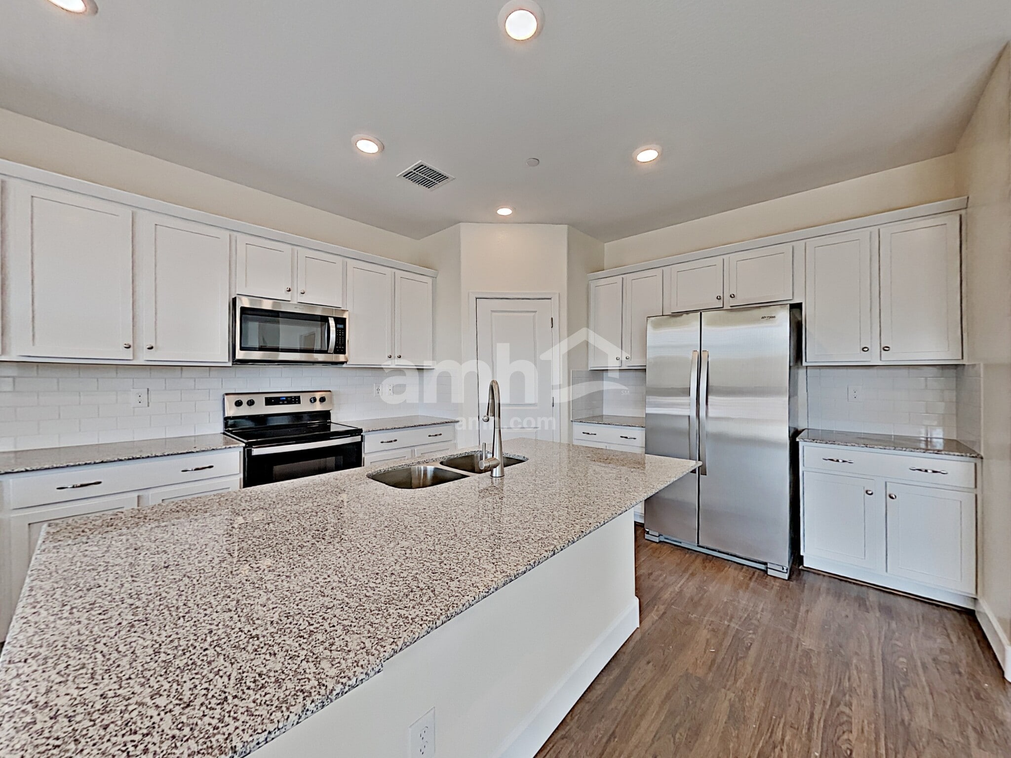 Building Photo - 5949 W Columbine Dr