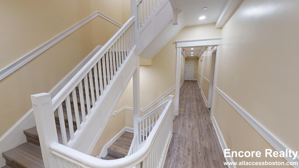 Building Photo - 123 Sutherland Rd