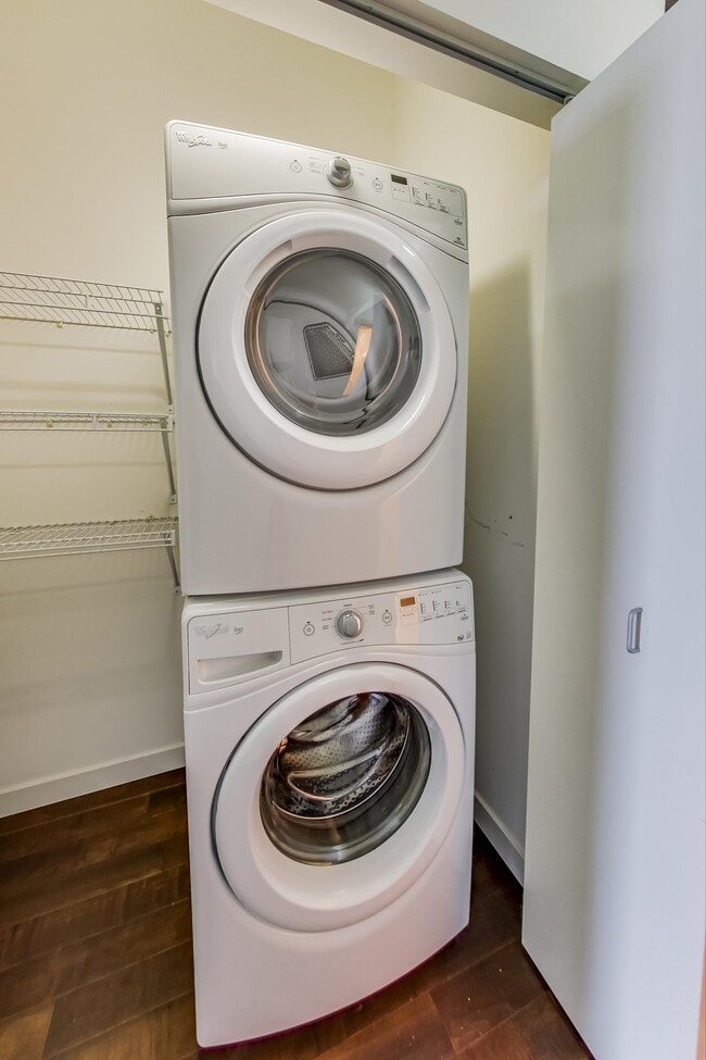 Building Photo - 235 W Van Buren St