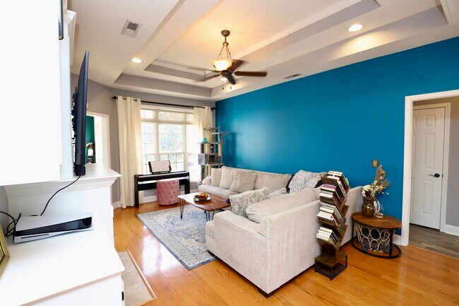 Building Photo - 1855 Beachforest Way