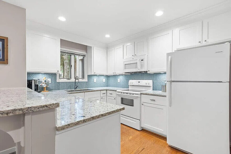 Building Photo - 2780 Hidden Oak Dr