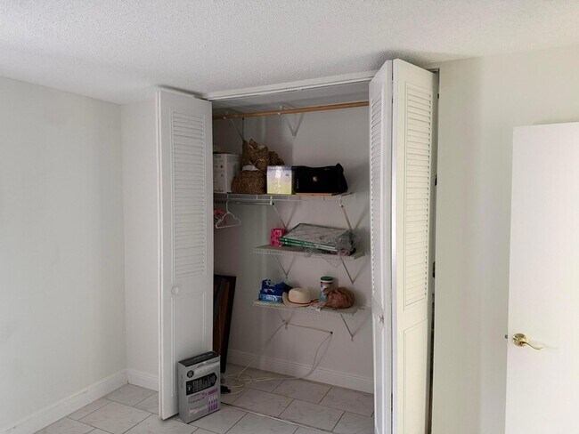 Building Photo - 502 Davis Rd