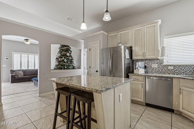 Building Photo - 3853 Loma Brisa Dr