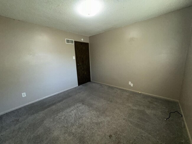 Building Photo - Lovely 2 Bedroom / 1 Bath for Rent - Section 8 Welcome
