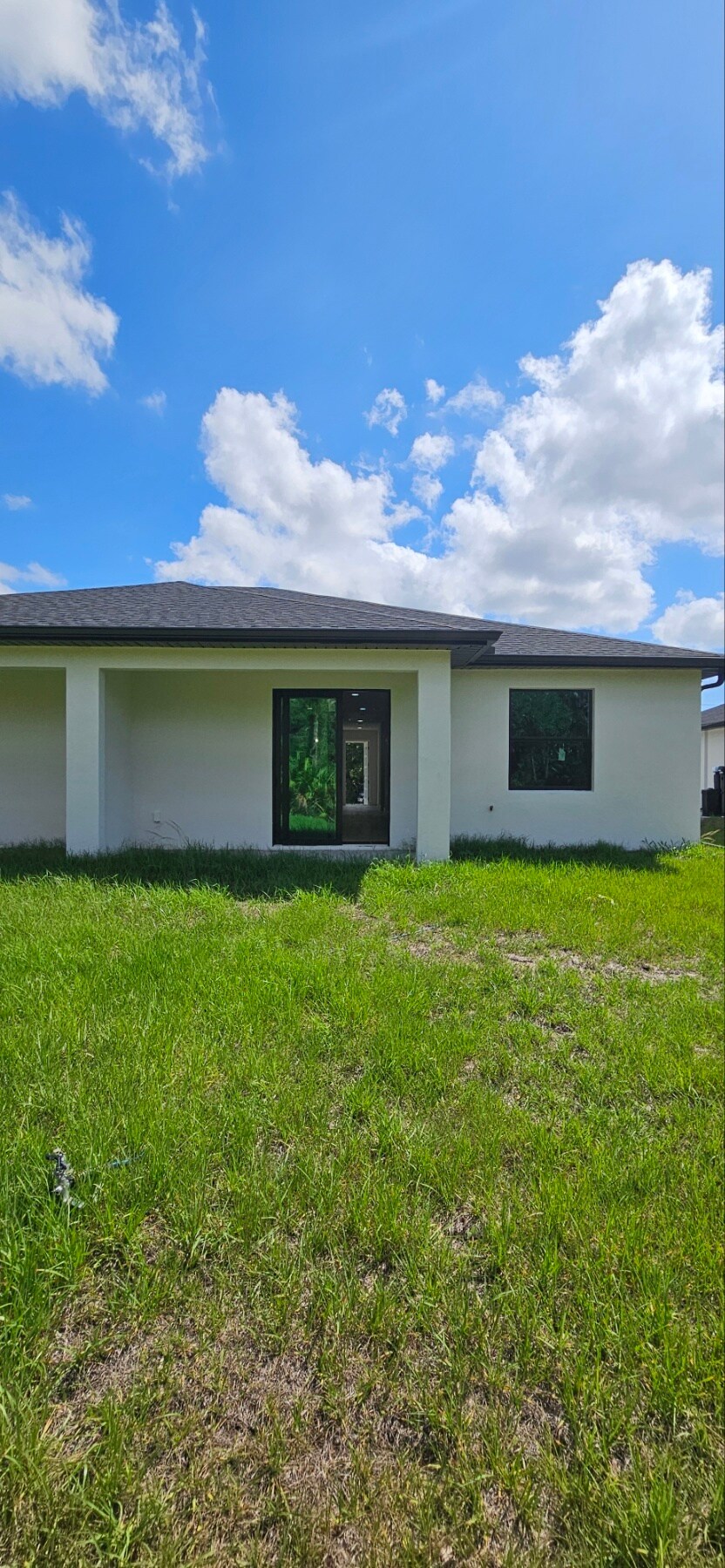 Building Photo - 201 Lomond Dr