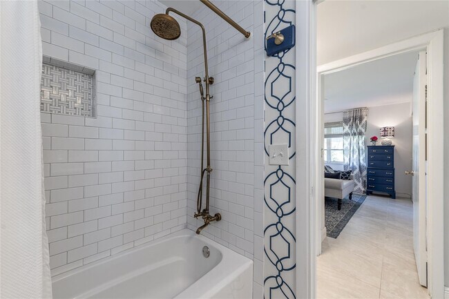 Building Photo - 1130 Cir Terrace W