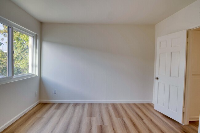 Building Photo - 938 18th St