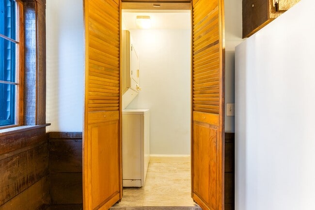 Building Photo - 381 Littlefield Rd