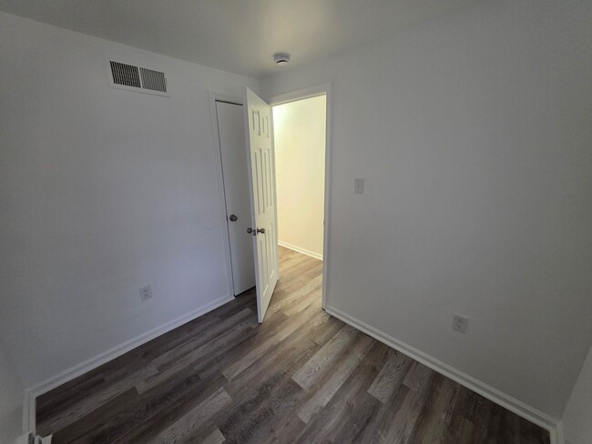 Building Photo - 2208 Lamotte St