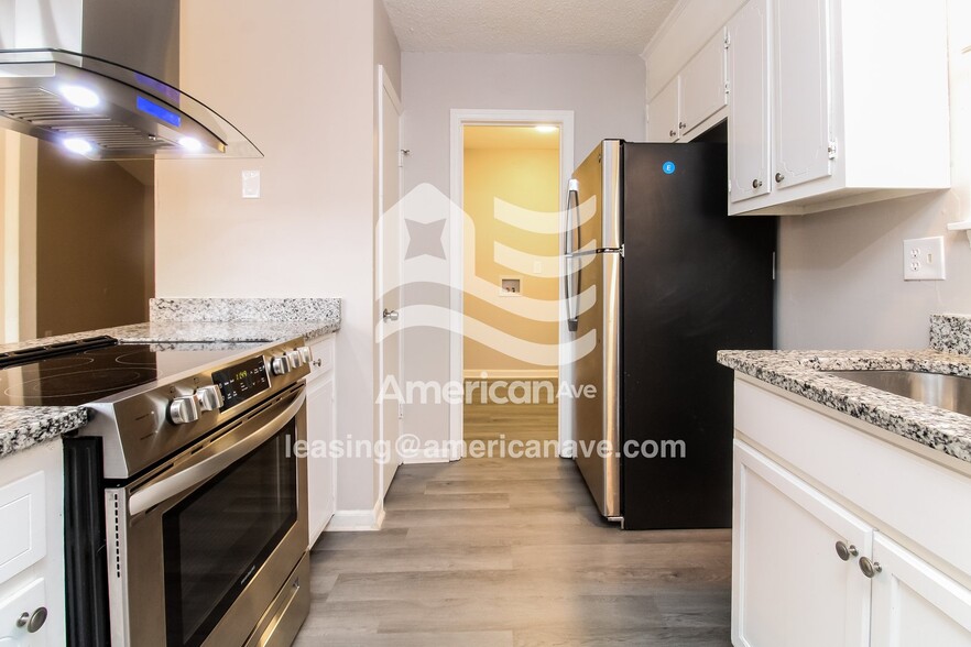 Building Photo - 3403 Blackstone St