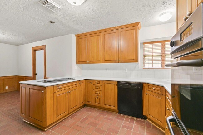 Building Photo - 3735 Pineleaf Dr
