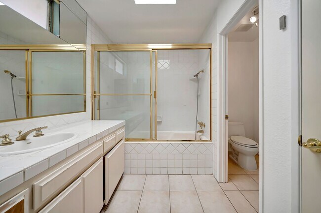 Building Photo - 4424 Coldwater Canyon Ave