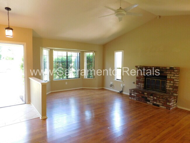 Building Photo - 7452 Santa Susana Way