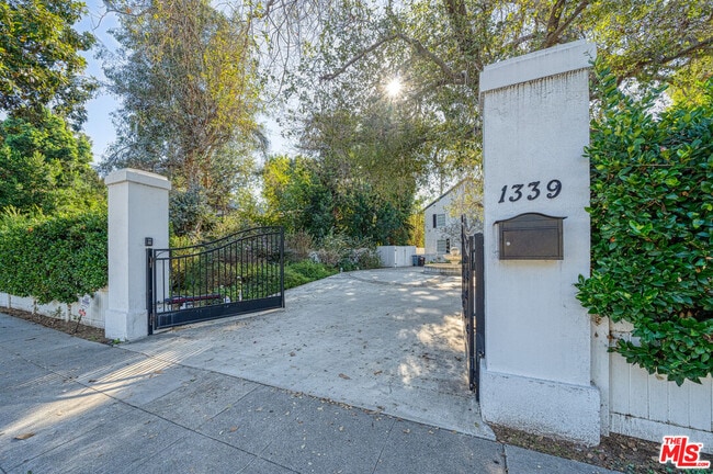 Primary Photo - 1339 Garfield Ave